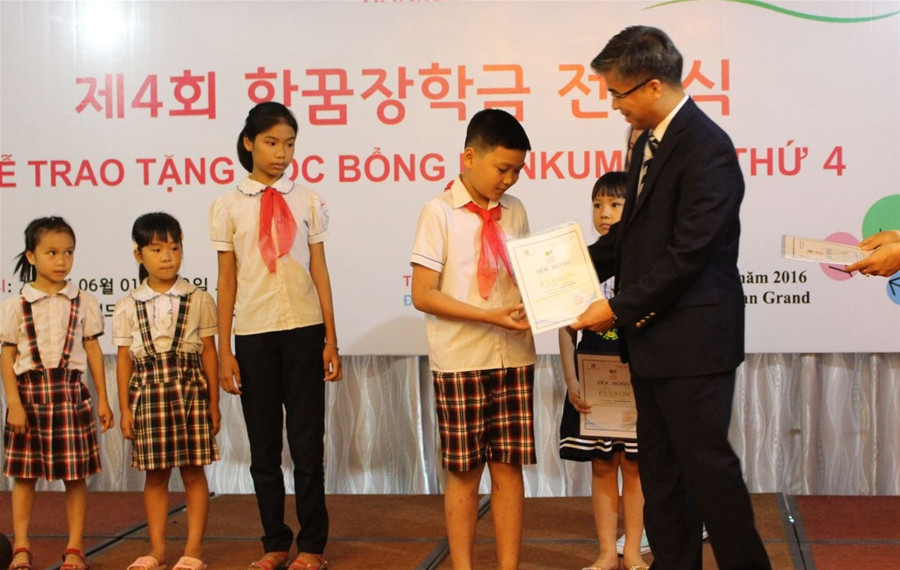 40 grade-schoolers given HanKum scholarships